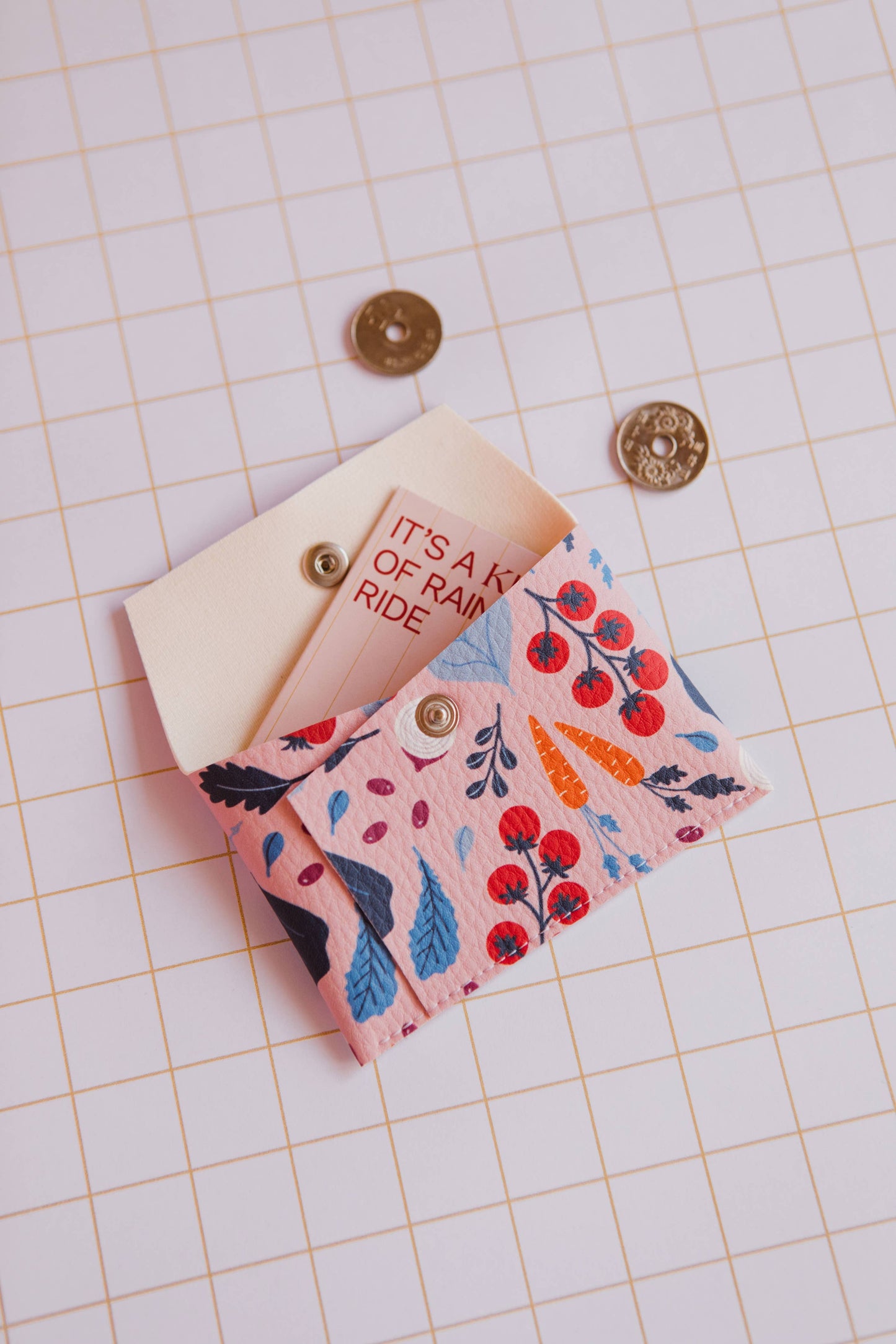 Tomates Rosas Card Holder